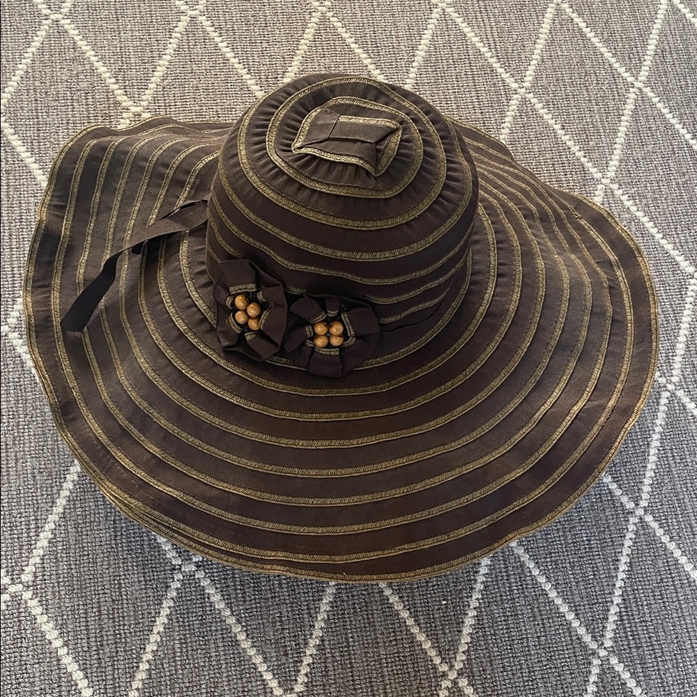 Elegant brown and beige Sun Hat with Floral Accents